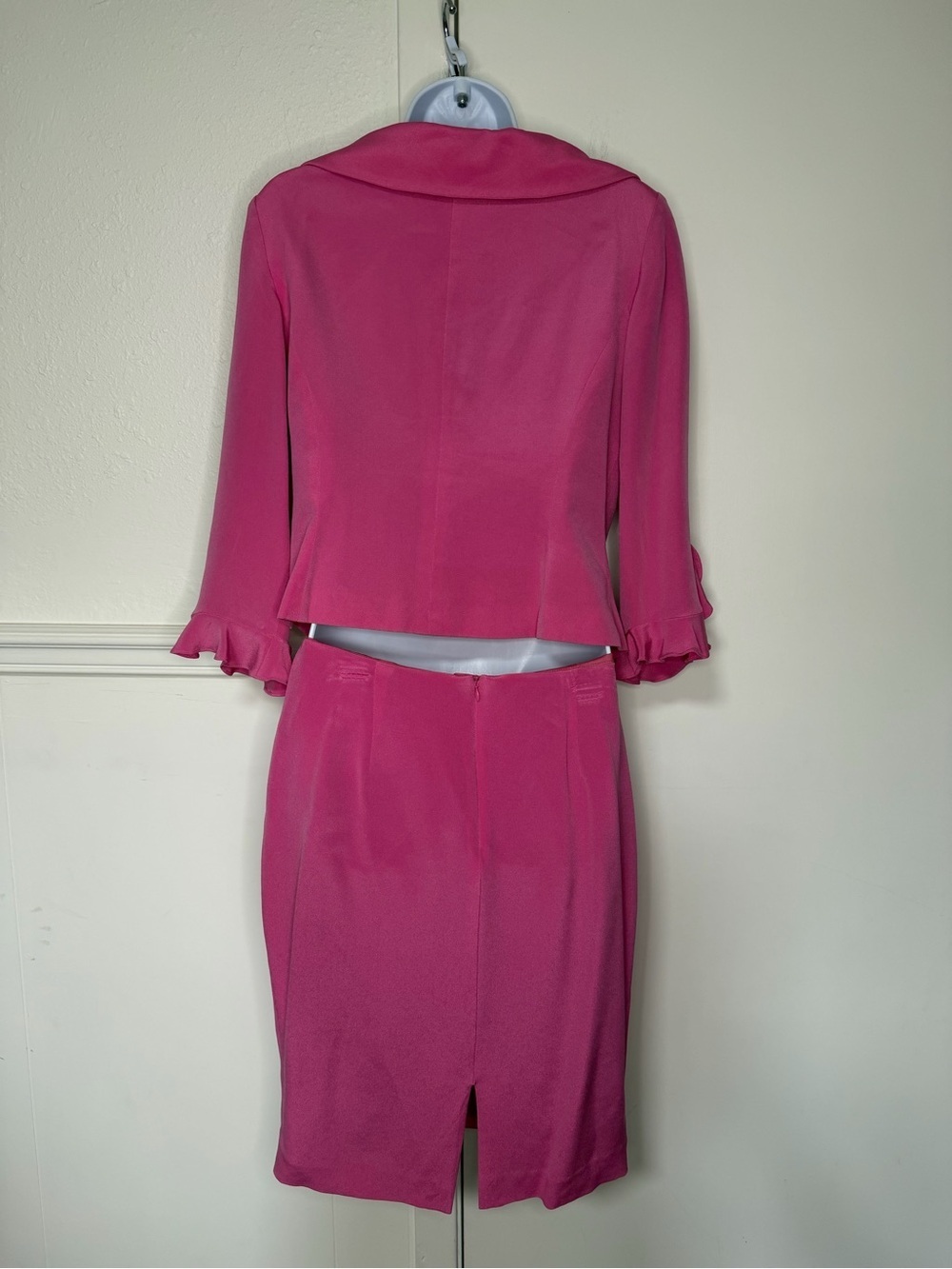 Maggy London silk Fuchsia  Two-Piece Skirt and blazer Set size 8 - Picture 2 of 8